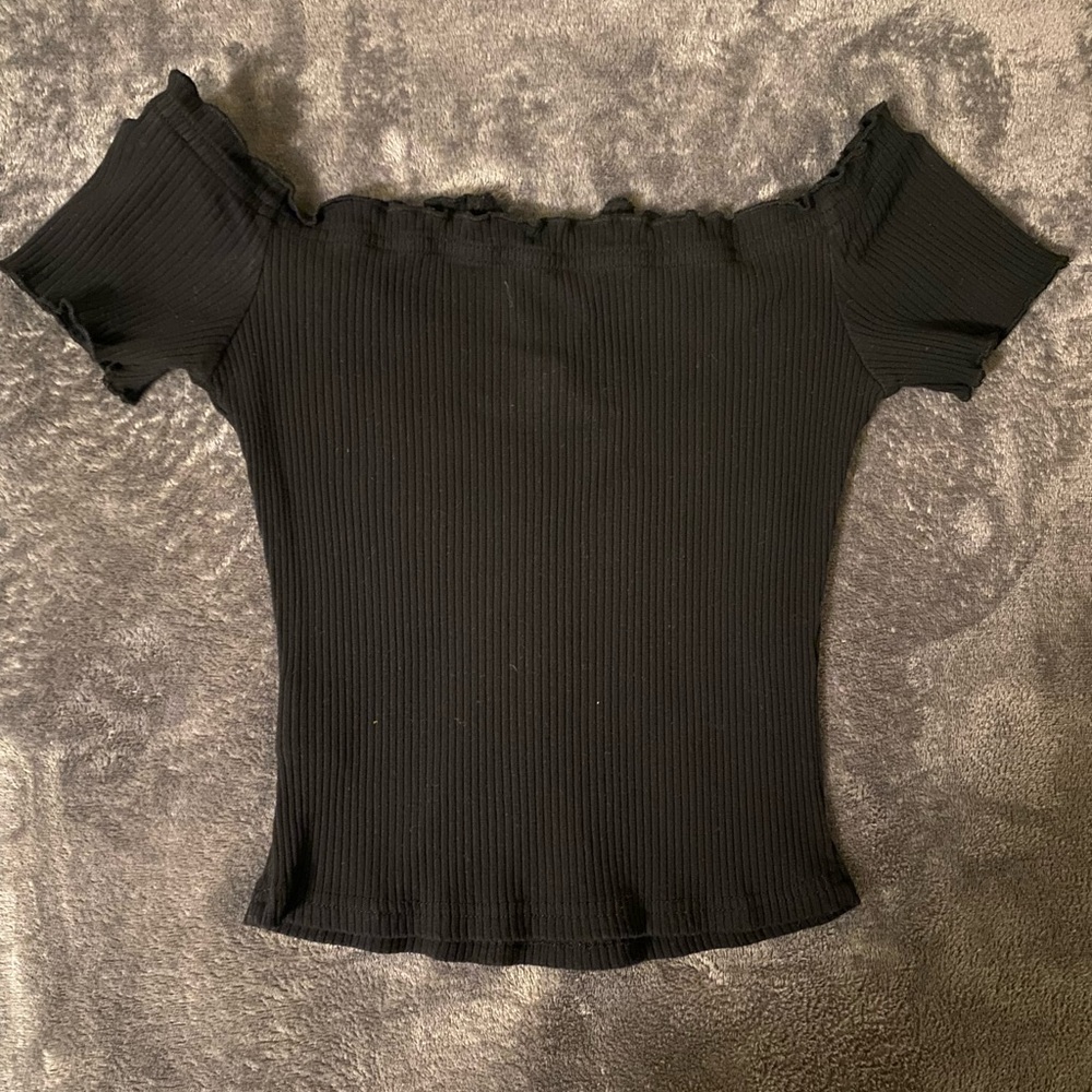 Black Off-Shoulder Ribbed Top - Picture 3 of 3
